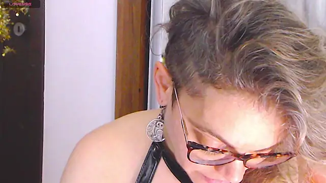 Snapshot of Ju-Hot chatting on February 13, 7:21 pm Ju-Hot online show from February 13, 7:21 pm