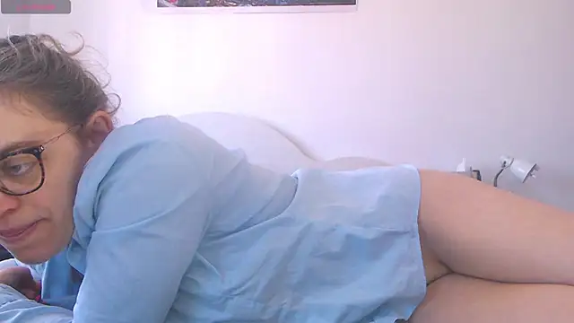 Snapshot of Ju-Hot chatting on March 5, 2:12 pm Ju-Hot online show from March 5, 2:12 pm