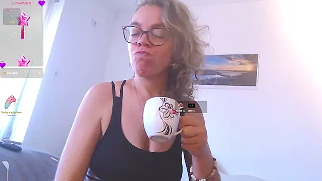 Snapshot of Ju-Hot chatting on September 17, 2:08 pm Ju-Hot online show from September 17, 2:08 pm