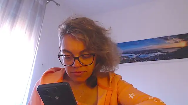 Snapshot of Ju-Hot chatting on October 14, 3:02 pm Ju-Hot online show from October 14, 3:02 pm