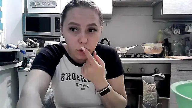 Misssweet s online show from February 4, 6:06 pm