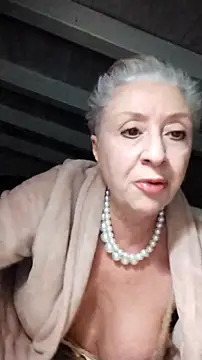 Snapshot of divinaerotica chatting on February 2, 5:04 pm divinaerotica online show from February 2, 5:04 pm