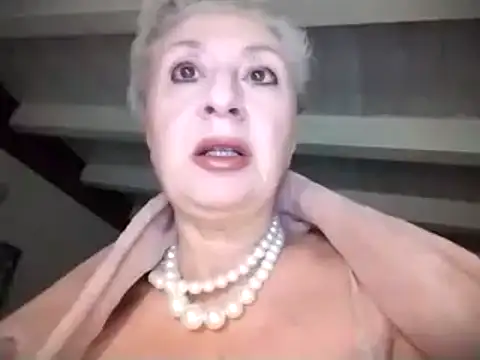 Snapshot of divinaerotica chatting on February 3, 10:11 pm divinaerotica online show from February 3, 10:11 pm