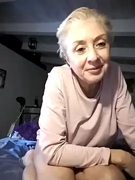 Snapshot of divinaerotica chatting on November 18, 3:16 pm divinaerotica online show from November 18, 3:16 pm