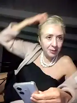 Snapshot of divinaerotica chatting on November 19, 6:08 pm divinaerotica online show from November 19, 6:08 pm