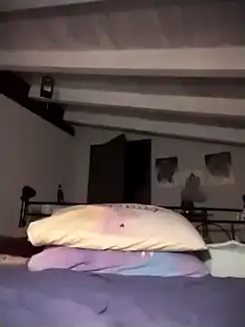 Snapshot of divinaerotica chatting on November 21, 9:24 pm divinaerotica online show from November 21, 9:24 pm