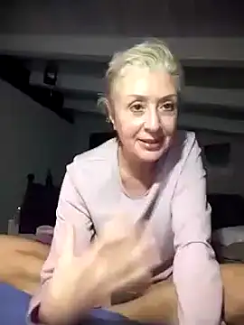 Snapshot of divinaerotica chatting on November 22, 9:36 pm divinaerotica online show from November 22, 9:36 pm