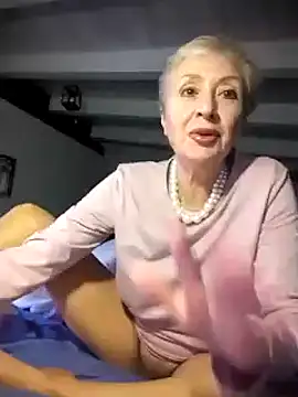 Snapshot of divinaerotica chatting on November 26, 3:35 pm divinaerotica online show from November 26, 3:35 pm