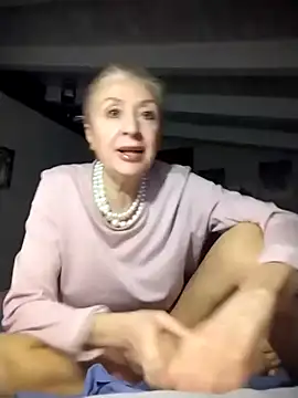 Snapshot of divinaerotica chatting on December 14, 6:01 pm divinaerotica online show from December 14, 6:01 pm