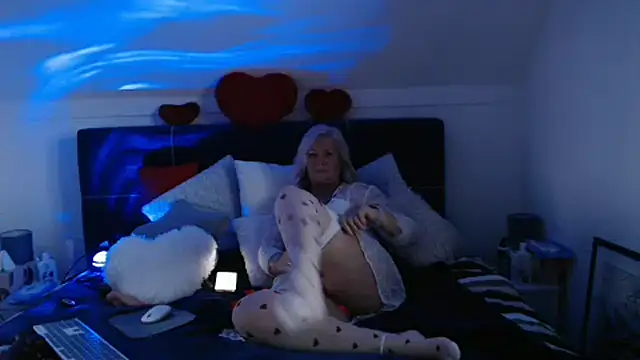 Juliana60 online show from March 10, 5:33 am