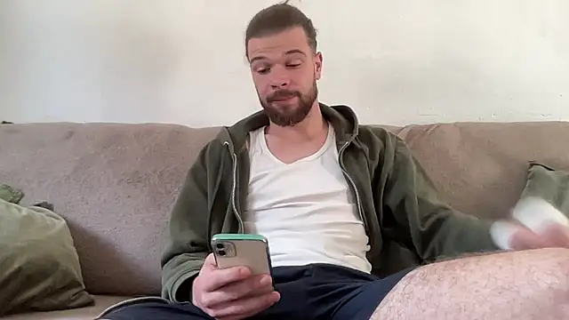 Snapshot of Kiffwahn chatting on October 5, 7:50 am Kiffwahn online show from October 5, 7:50 am