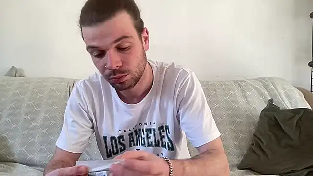 Snapshot of Kiffwahn chatting on March 22, 9:13 am Kiffwahn online show from March 22, 9:13 am