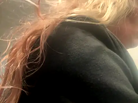 Snapshot of kcmo1010 chatting on November 25, 6:24 am kcmo1010 online show from November 25, 6:24 am