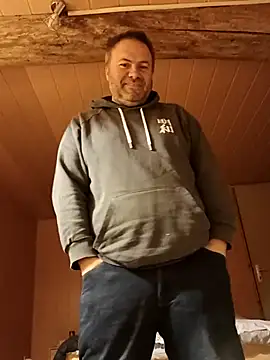 Snapshot of Pourleplasirs chatting on March 6, 11:53 pm Pourleplasirs online show from March 6, 11:53 pm