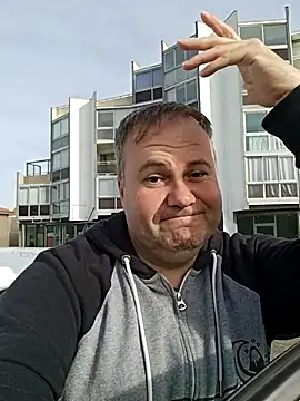 Snapshot of Pourleplasirs chatting on November 12, 1:00 pm Pourleplasirs online show from November 12, 1:00 pm