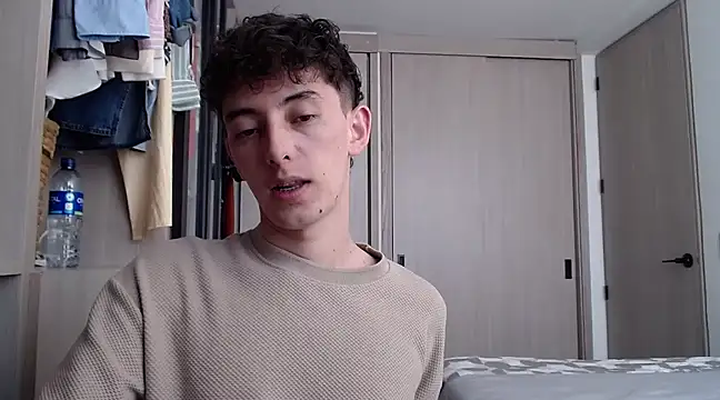 Snapshot of miketwink chatting on March 13, 5:18 pm miketwink online show from March 13, 5:18 pm