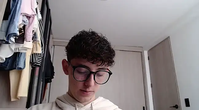 Snapshot of miketwink chatting on March 18, 9:10 pm miketwink online show from March 18, 9:10 pm