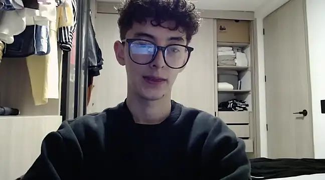 Snapshot of miketwink chatting on March 19, 12:15 am miketwink online show from March 19, 12:15 am