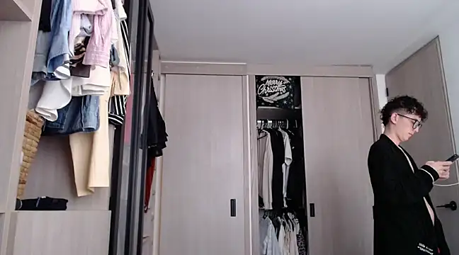 Snapshot of miketwink chatting on March 19, 10:09 pm miketwink online show from March 19, 10:09 pm