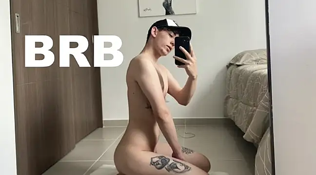 Snapshot of miketwink chatting on March 21, 1:02 am miketwink online show from March 21, 1:02 am