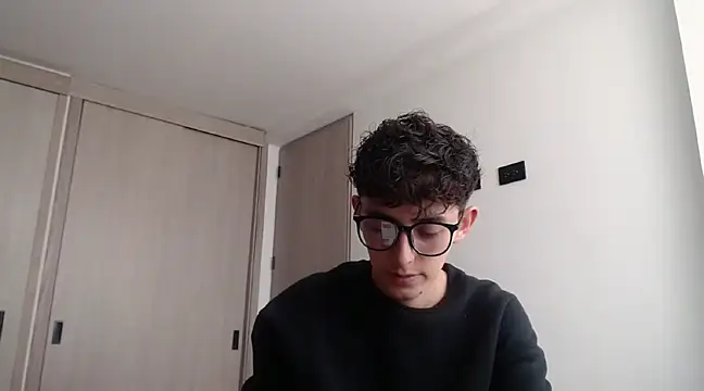 Snapshot of miketwink chatting on March 22, 8:59 pm miketwink online show from March 22, 8:59 pm