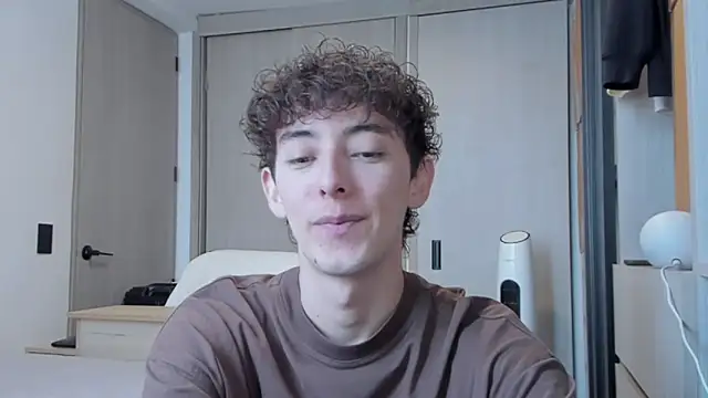 Snapshot of miketwink chatting on September 12, 8:53 pm miketwink online show from September 12, 8:53 pm