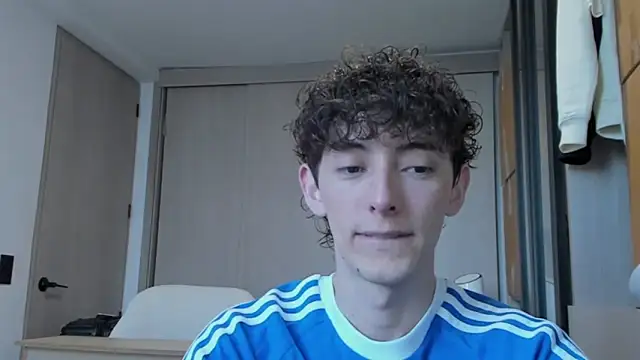 Snapshot of miketwink chatting on September 23, 10:02 pm miketwink online show from September 23, 10:02 pm