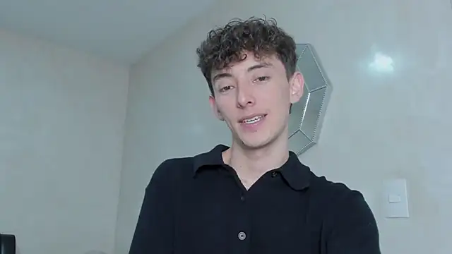 Snapshot of miketwink chatting on November 4, 12:21 am miketwink online show from November 4, 12:21 am