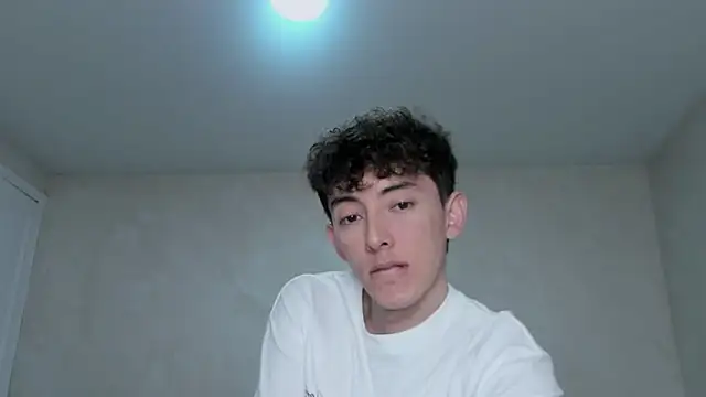 Snapshot of miketwink chatting on November 7, 6:52 pm miketwink online show from November 7, 6:52 pm