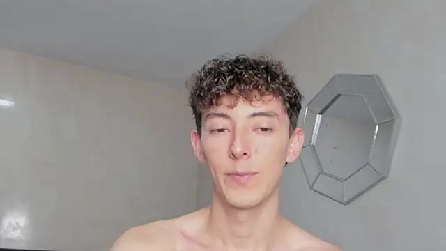 Snapshot of miketwink chatting on November 13, 9:58 pm miketwink online show from November 13, 9:58 pm