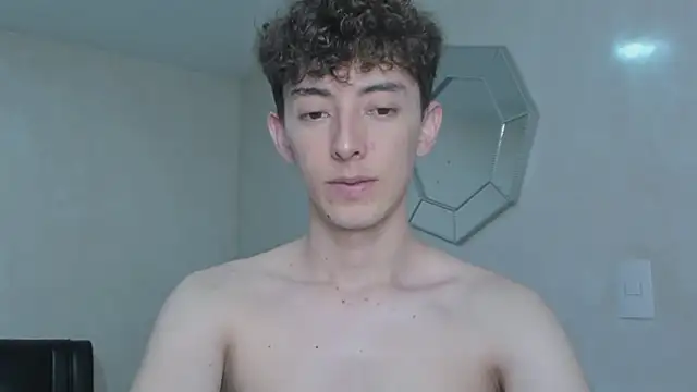 Snapshot of miketwink chatting on November 18, 10:03 pm miketwink online show from November 18, 10:03 pm