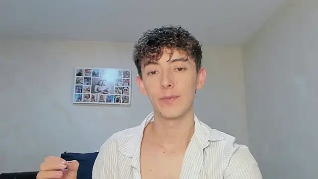 Snapshot of miketwink chatting on November 19, 11:05 pm miketwink online show from November 19, 11:05 pm