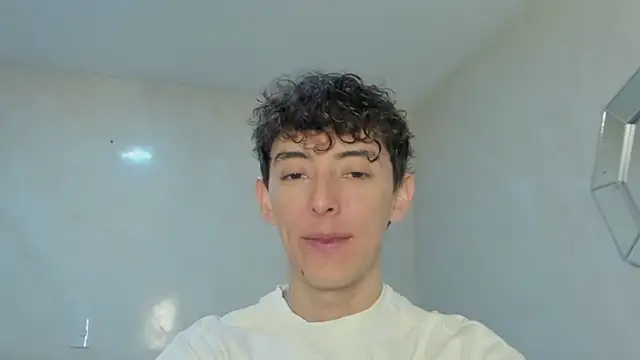 Snapshot of miketwink chatting on November 27, 11:51 pm miketwink online show from November 27, 11:51 pm