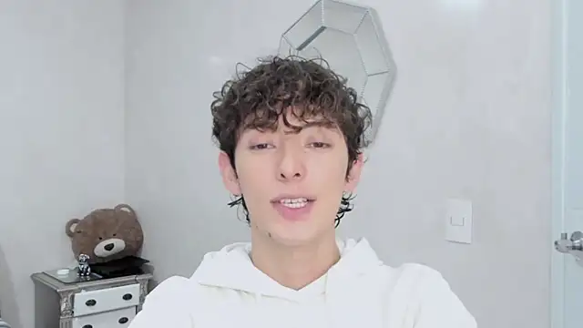 miketwink online show from February 15, 9:00 pm