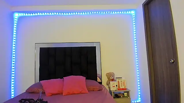 victoriacolin online show from March 4, 8:16 pm