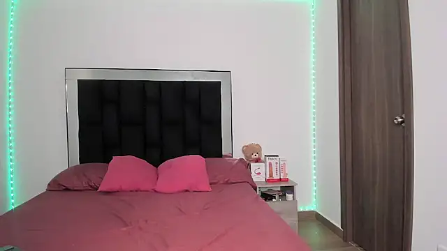 victoriacolin online show from March 5, 12:11 pm