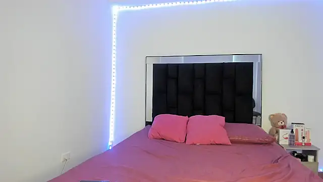 victoriacolin online show from March 7, 12:23 pm