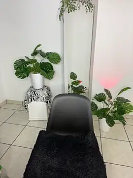 Snapshot of meli_ortiz_ chatting on May 8, 2:33 pm meli ortiz online show from May 8, 2:33 pm