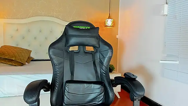 Hadley  online show from September 18, 3:19 am