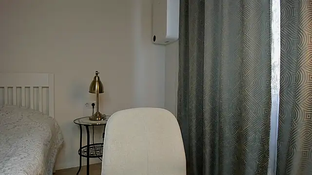 Snapshot of Hustle_Babyy chatting on February 22, 10:29 am Hustle Babyy online show from February 22, 10:29 am