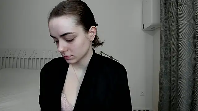 Snapshot of Hustle_Babyy chatting on November 18, 2:32 pm Hustle Babyy online show from November 18, 2:32 pm