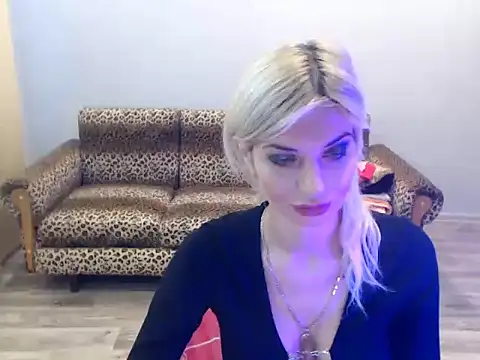 Snapshot of SexyBeatriice chatting on November 21, 7:18 am SexyBeatriice online show from November 21, 7:18 am