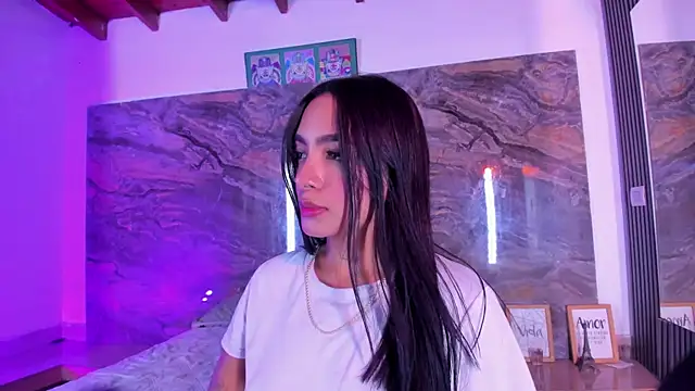 Snapshot of Estefy_gomez09 chatting on June 24, 12:37 pm Estefy gomez09 online show from June 24, 12:37 pm