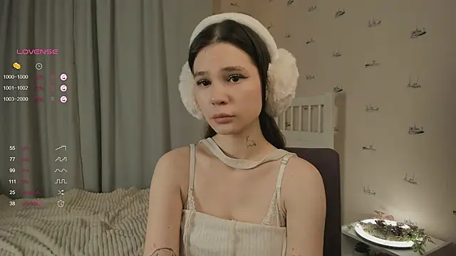 Snapshot of OdetteAven chatting on February 1, 12:16 pm OdetteAven online show from February 1, 12:16 pm
