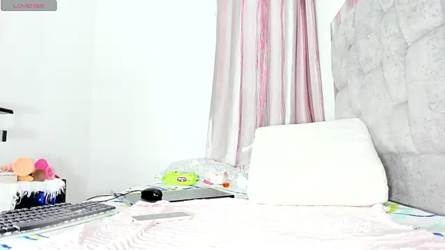 Snapshot of k_stormi_ chatting on January 29, 12:12 am k stormi online show from January 29, 12:12 am