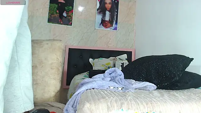 Snapshot of k_stormi_ chatting on November 8, 1:28 am k stormi online show from November 8, 1:28 am