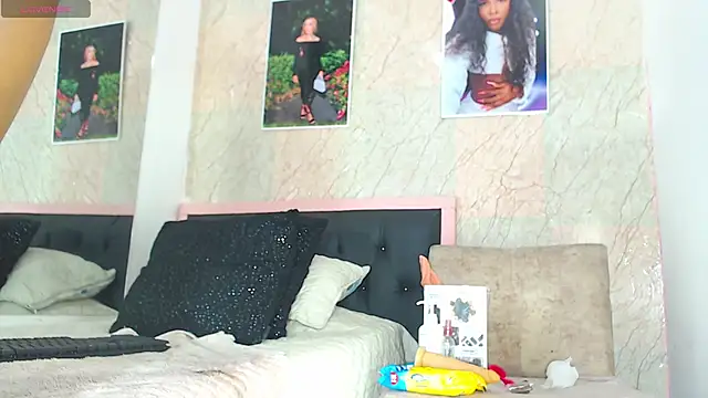 Snapshot of k_stormi_ chatting on November 23, 1:16 am k stormi online show from November 23, 1:16 am