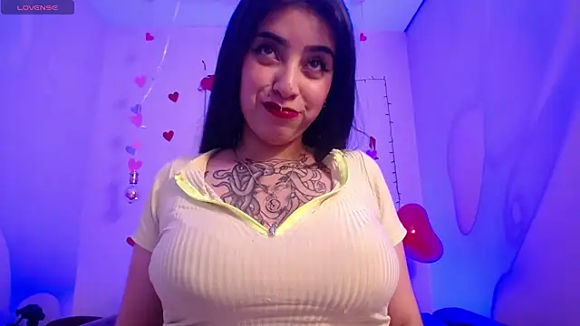 Snapshot of Adri_Gomez_ chatting on February 24, 6:27 am Adri Gomez online show from February 24, 6:27 am