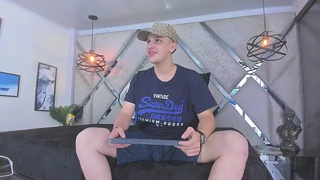 Snapshot of Thomas_May4rs chatting on February 24, 7:33 am Thomas May4rs online show from February 24, 7:33 am