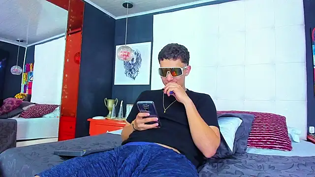 Snapshot of Thomas_May4rs chatting on March 13, 7:42 am Thomas May4rs online show from March 13, 7:42 am